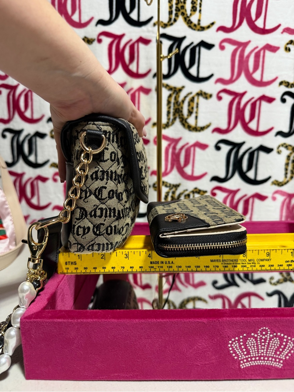 Juicy Couture quilted Canvas Shoulder Bag in Beige and Black - Picture 4 of 9